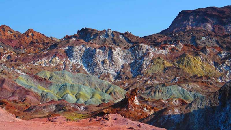 دره رنگین‌کمان از جاهای دیدنی هرمز