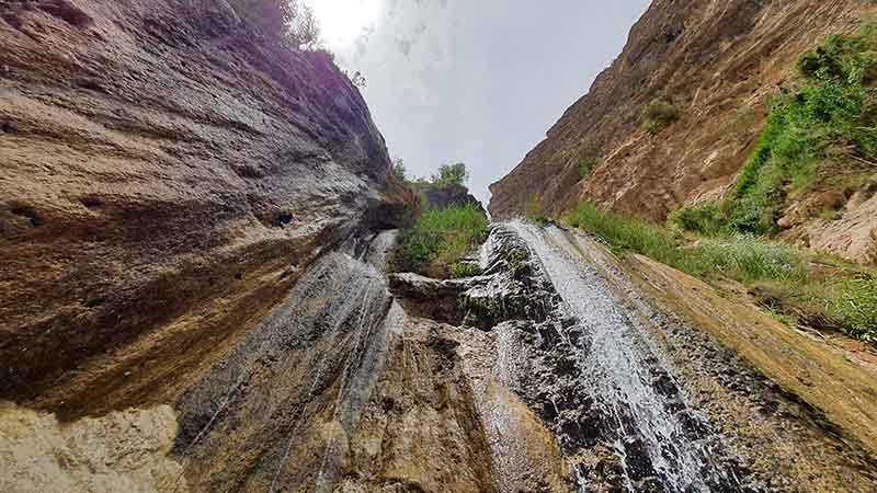 آبشار نوژیان از جاهای دیدنی لرستان