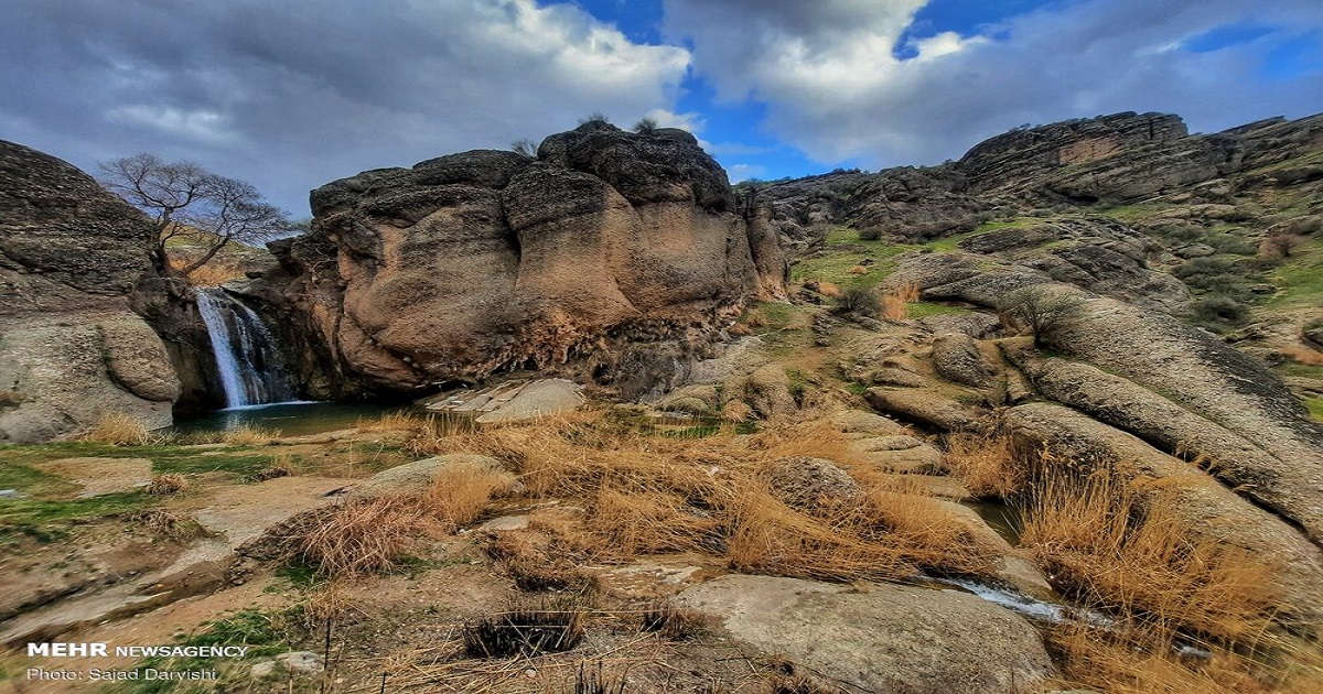 آبشار طلایی خرم‌آباد از جاذبه‌های طبیعی بسیار زیبا در استان لرستان