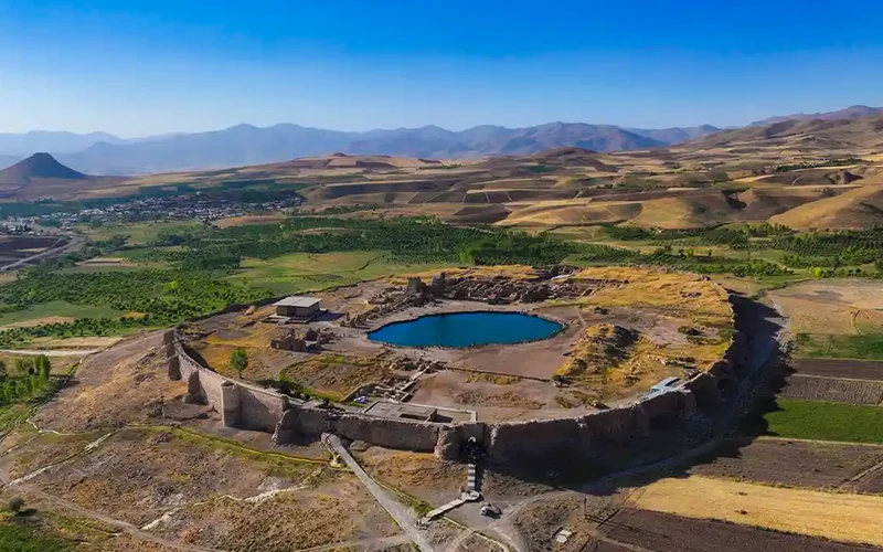 محوطه تاریخی تخت سلیمان