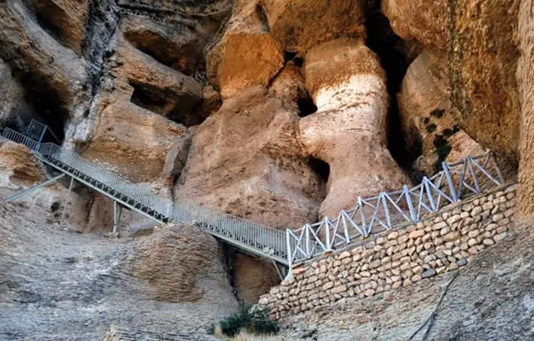 غار کرفتو