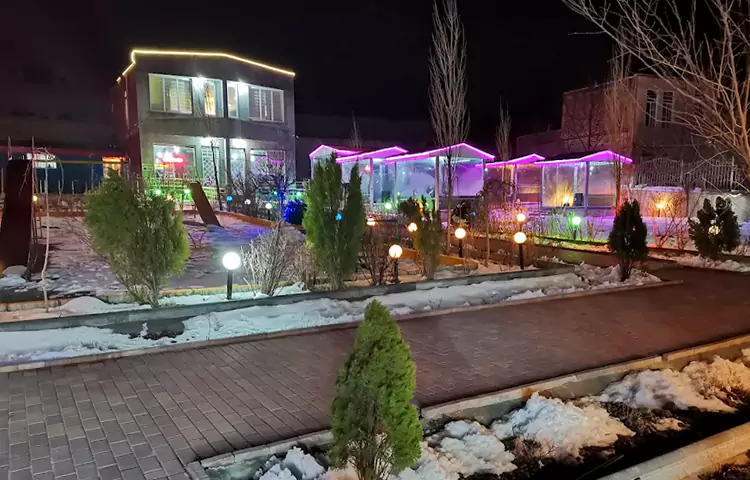 کافه رستوران کوچه باغ اردبیل