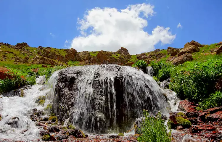 چشمه و آبشار گورگور