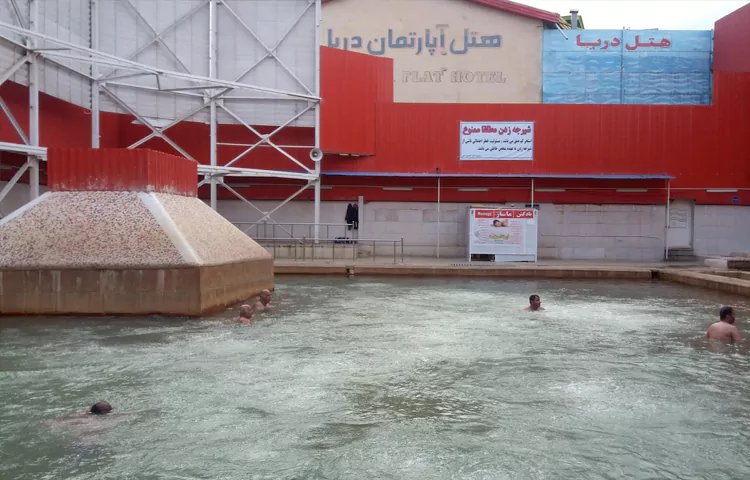 چشمه گاو میش گلی