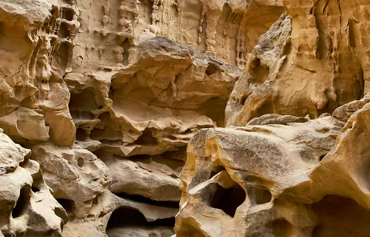 تنگه چاهکوه قشم