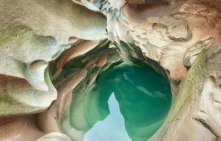 تنگه چاهکوه قشم