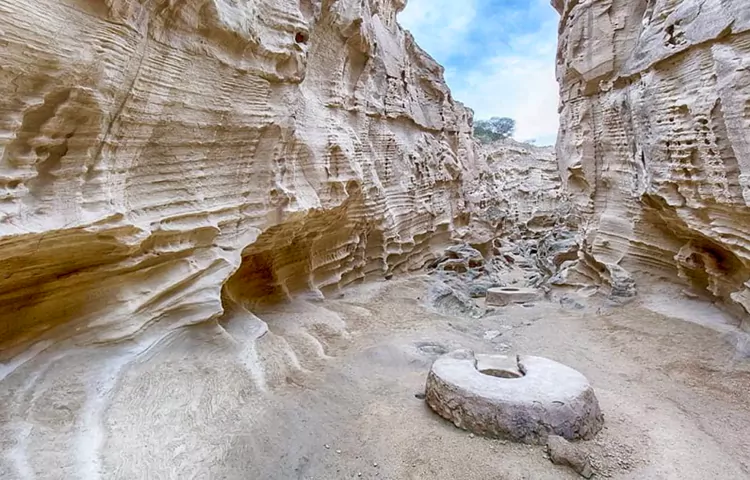 تنگه چاهکوه قشم