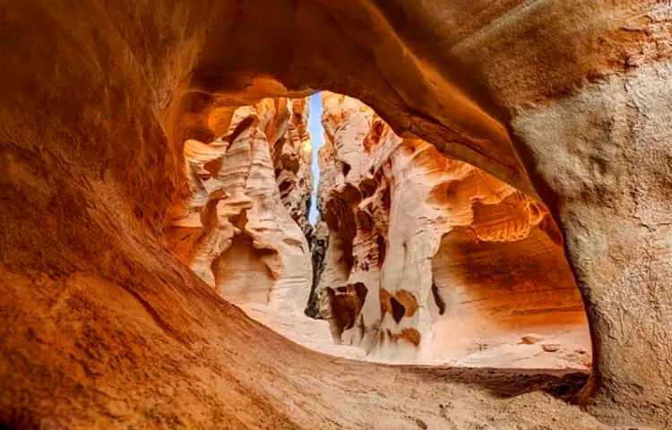 تنگه چاهکوه قشم