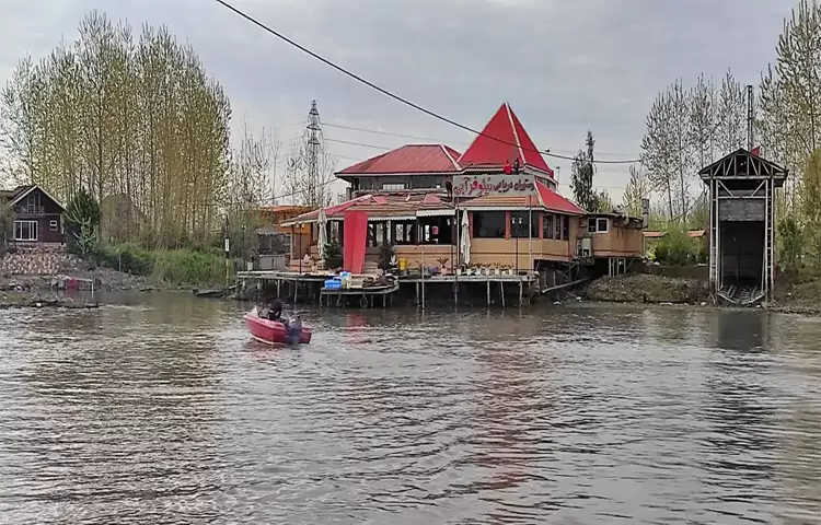 رستوران نیلوفر آبی انزلی