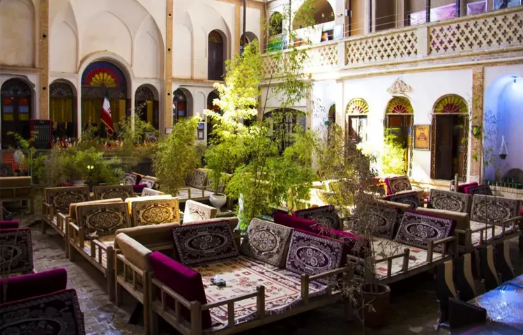 رستوران عباسی کاشان