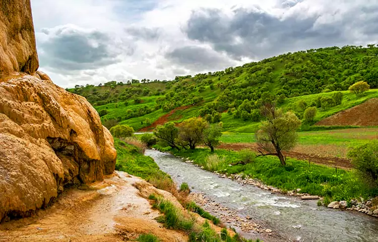 چشمه کانی گراوان