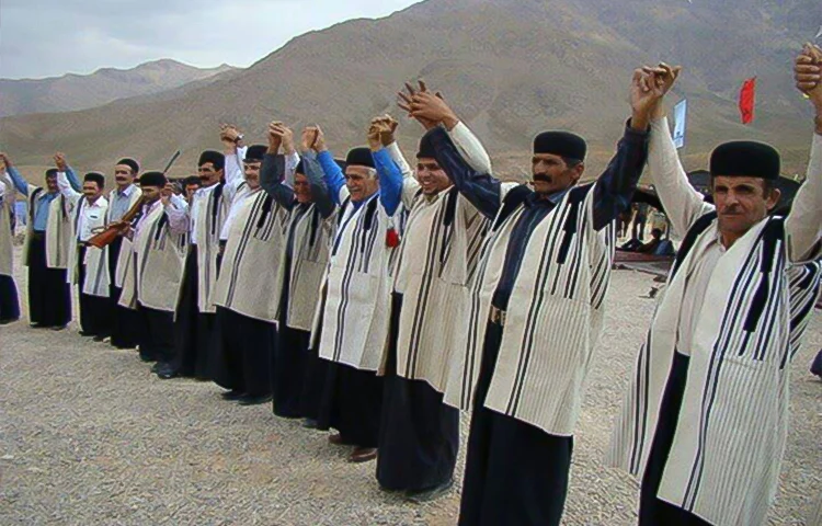چوقا پوشش سنتی مردان ایل بختیاری