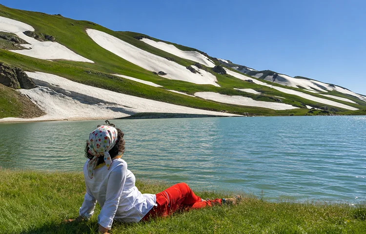 بهترین زمان سفر به دریاچه دالامپر