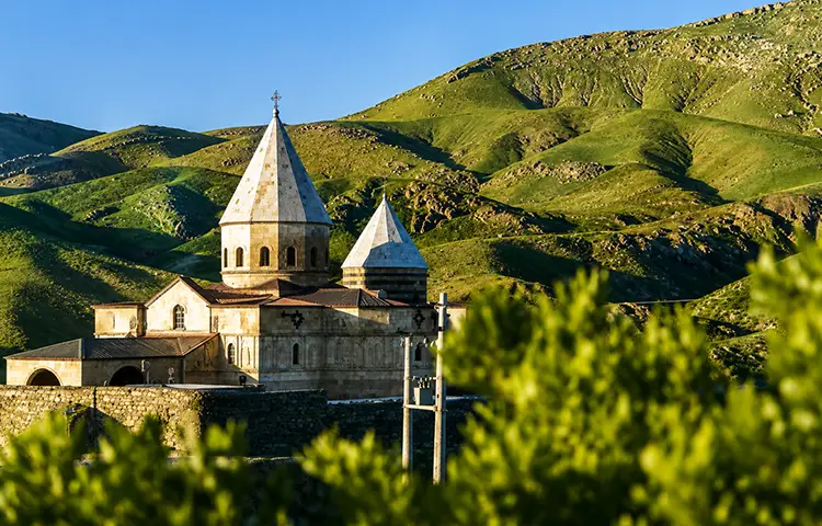 قره&zwnj;کلیسا یا کلیسای تادئوس مقدس