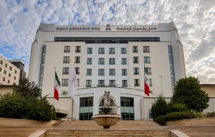 رستوران چشم&zwnj;انداز هتل پارسیان کرمانشاه 