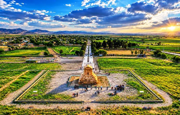 تاریخچه آرامگاه کوروش بزرگ
