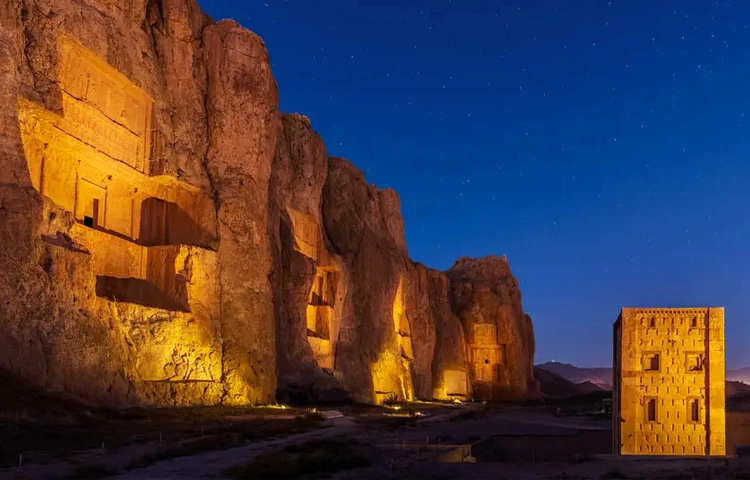 بازدید از نقش رستم