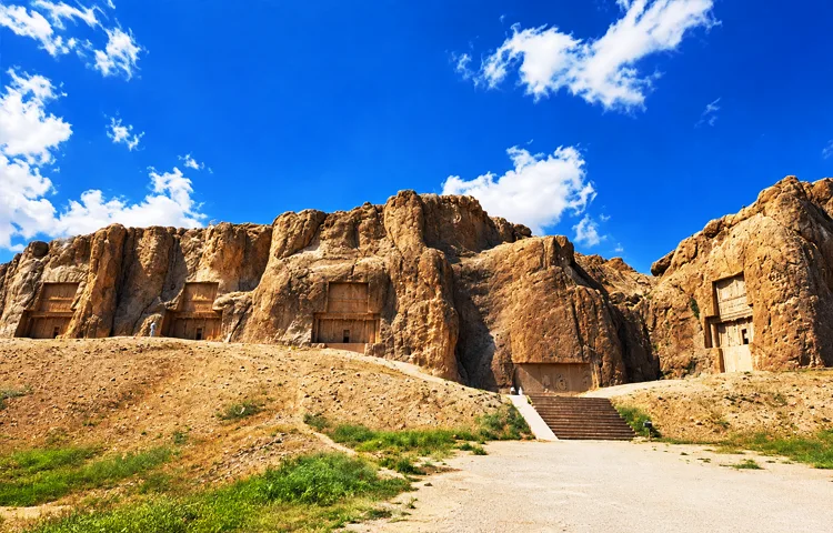 نقش رستم کجاست؟