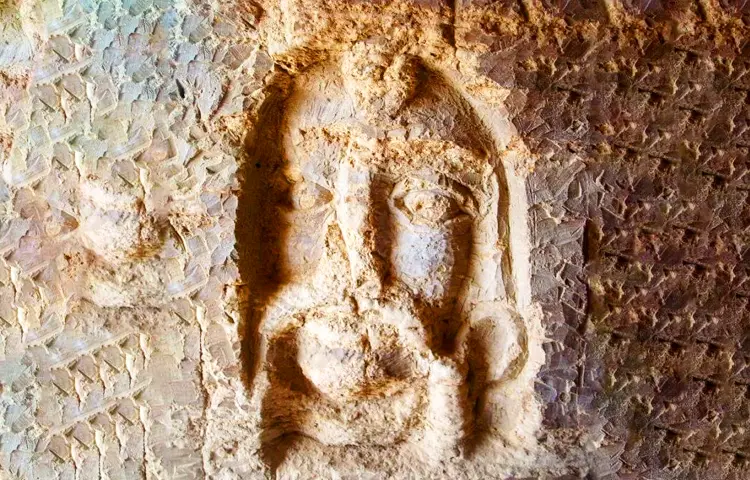 معماری غار خربس قشم