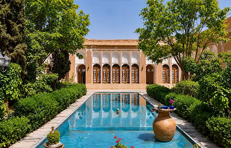 اتاق ۵ دری خانه لاری ها