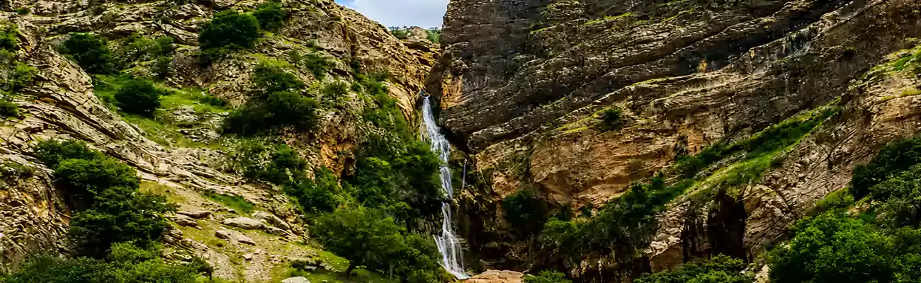 آبشار نوژیان؛ سمفونی خروشان طبیعت در بلندای لرستان