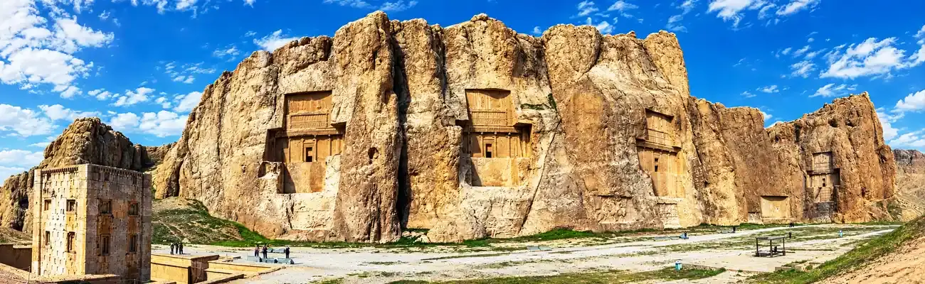 نقش رستم؛ آرامگاه شاهان هخامنشی و سنگ‌نگاره‌های ساسانی